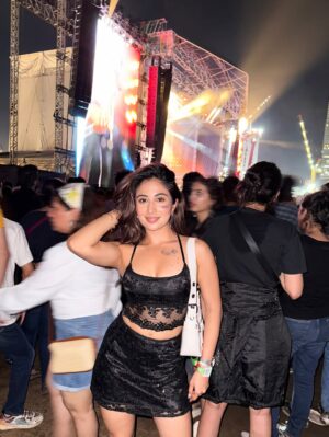 Shreya Kalra Instagram - take me to a concert and call it a date āŗļø
Outfit- @nefsfinds