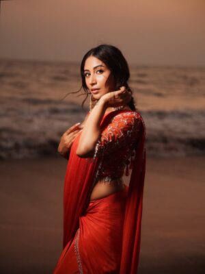 Shreya Kalra Instagram - Tere Hi Jese Lagte Hen Sare ā¤ļøāš©¹
.
.
.
Outfit - @kikibyishikaagrawal
š·- @damnhapppy @official.khushal.photography
Makeup & Hair - @thethakurain