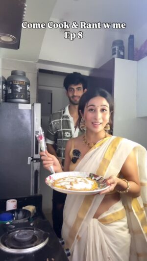 Shreya Kalra Instagram - Hum sab hi toh gold dig karna chahte haina mukeshš„°
.
.
.
#explore #viral #explorepage #relatable #content #memes #funnyvideos #instagram