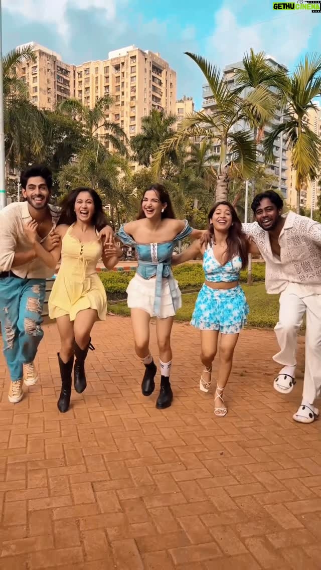 Shreya Kalra - 195K Likes - Recreate the hookstep now with your friends cause it’s jashn time 🔥
.
.
.
#explore #explorepage #viral #relatable #content #memes #funnyvideos #viralvideos
