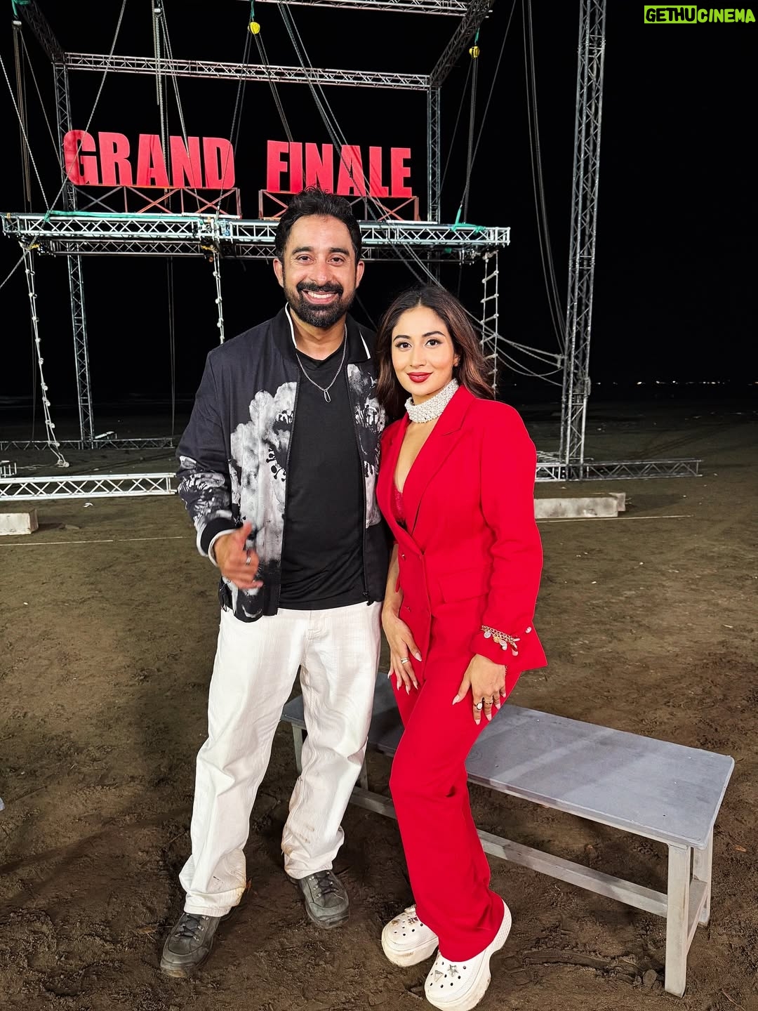 Shreya Kalra - 170.6K Likes - Signing off as insiders for this season,  what a ride it’s been! 
.
.
Congratulations @fun.with.gullu.g & @elvish_yadav for winning it 🔥

Outfit - @chic_and_brat