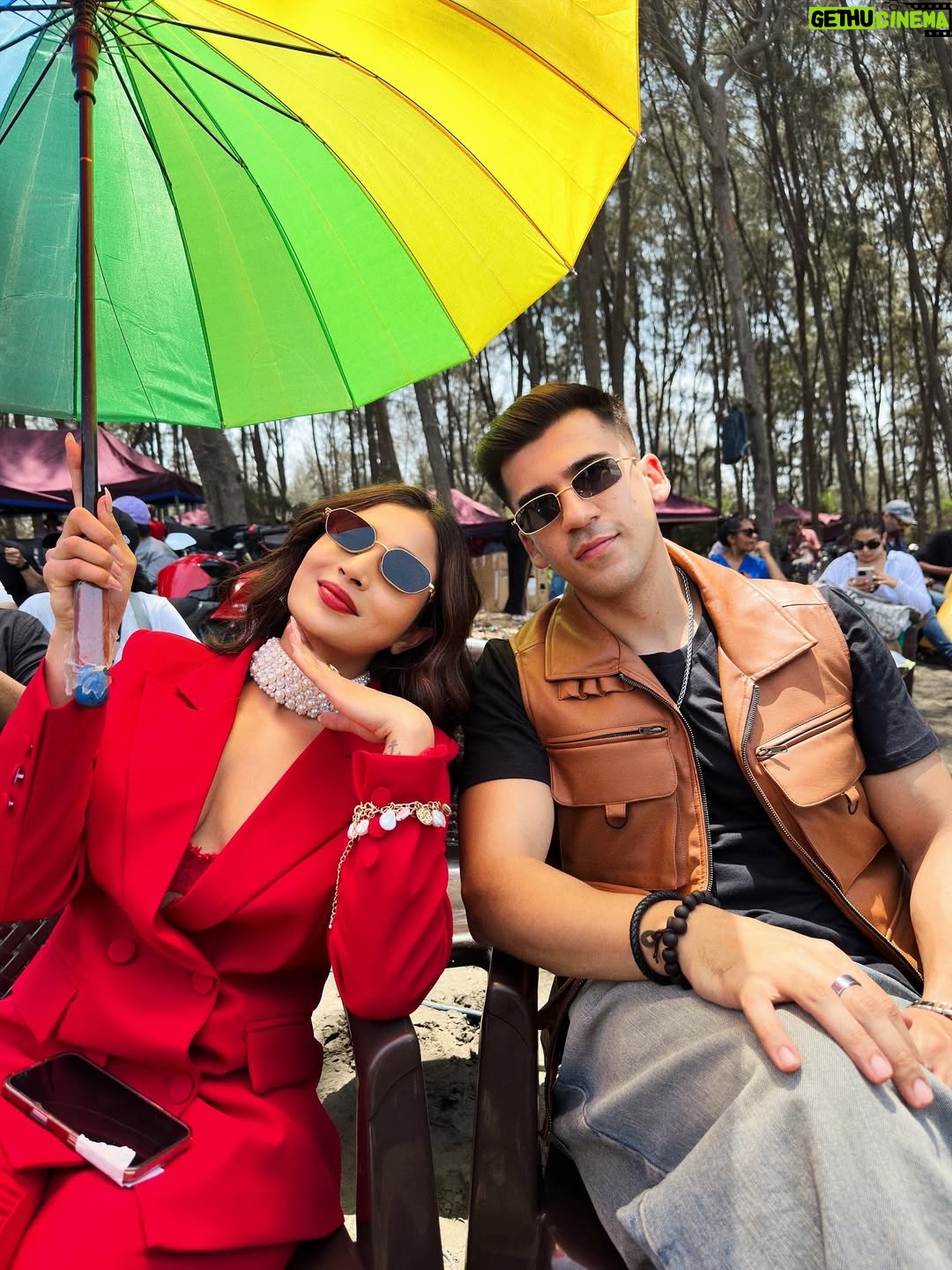 Shreya Kalra - 170.6K Likes - Signing off as insiders for this season,  what a ride it’s been! 
.
.
Congratulations @fun.with.gullu.g & @elvish_yadav for winning it 🔥

Outfit - @chic_and_brat