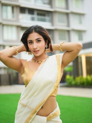 Shreya Kalra Instagram - let him go if he hasnāt dedicated this song to you yet š„°
.
.
.
š·- @rohit__photography____ @official.khushal.photography
Hair Makeup - @thethakurain