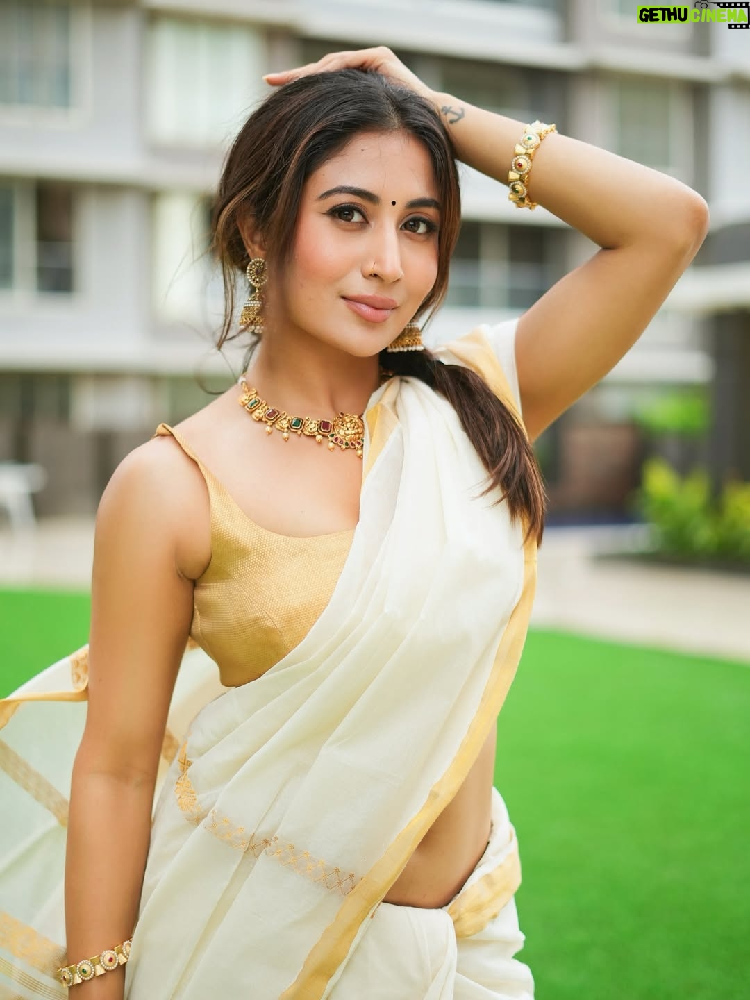 Shreya Kalra - 165.8K Likes - let him go if he hasn’t dedicated this song to you yet 🥰
.
.
.
📷- @rohit__photography____ @official.khushal.photography 
Hair Makeup - @thethakurain