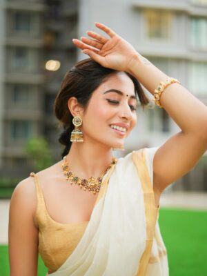 Shreya Kalra Instagram - let him go if he hasnāt dedicated this song to you yet š„°
.
.
.
š·- @rohit__photography____ @official.khushal.photography
Hair Makeup - @thethakurain