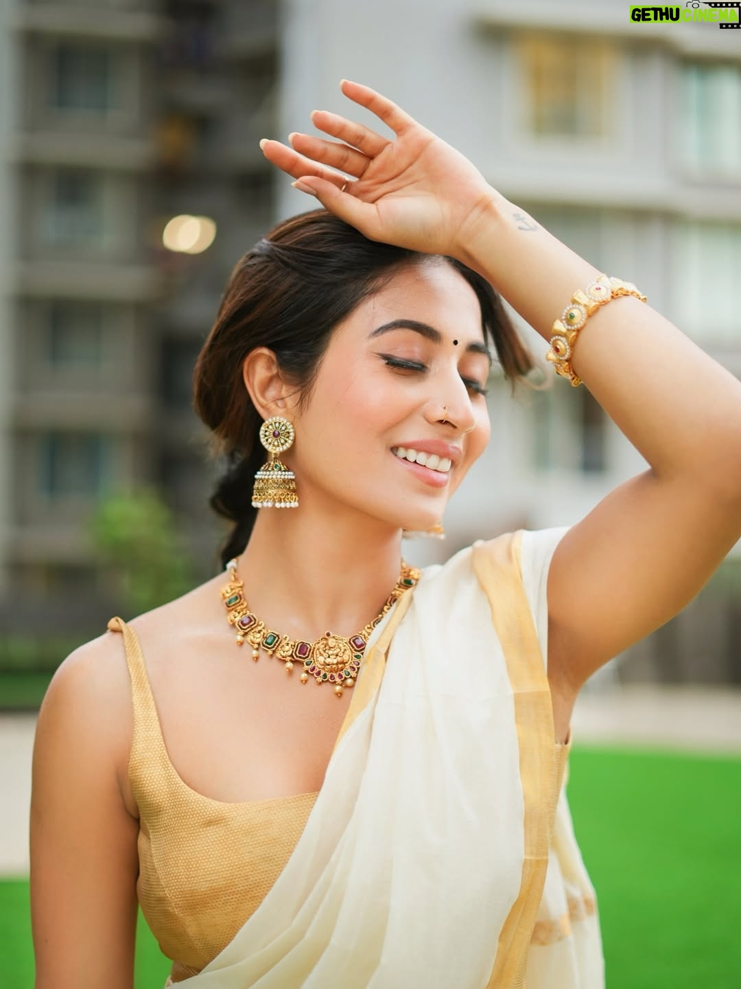 Shreya Kalra - 165.8K Likes - let him go if he hasn’t dedicated this song to you yet 🥰
.
.
.
📷- @rohit__photography____ @official.khushal.photography 
Hair Makeup - @thethakurain