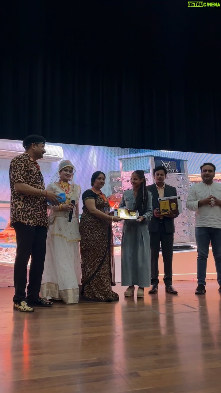 Shreya Pal - 36.1K Likes - ♥️✨🕊️
.
.
.
#shreyapal65 #tag #reels #reel #fyp #foryou #award #awardshow #event #jhansi #love