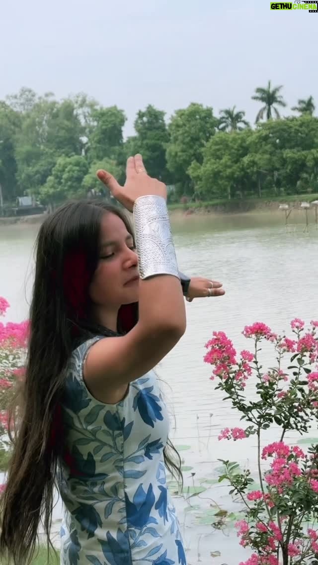 Shreya Pal - 4.6K Likes - Goli 🔫
.
.
.
#shreyapal65 #tag #reels #reel #fyp #foryou #dance #expression