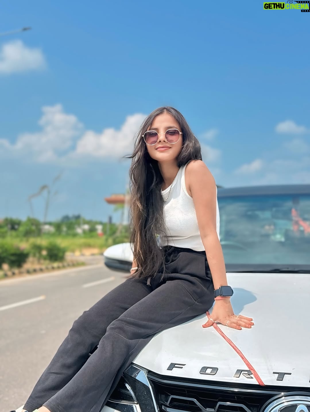 Shreya Pal - 35.9K Likes - Hnji Guys kaise Ho aap sab ❤️😁
.
.
.
.
.
#shreyapal65 #fortuner #car #love #firstlove #carlove #white #spects