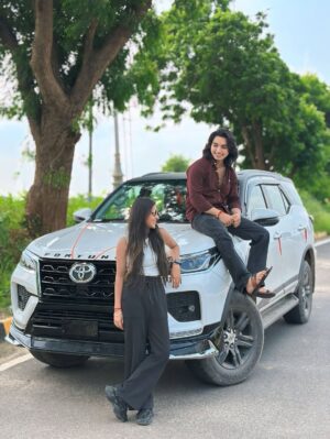 Shreya Pal Instagram - ❤️
#gauravbaghel055 #shreyapal65
.
.
.
.
#fortuner #gwalior