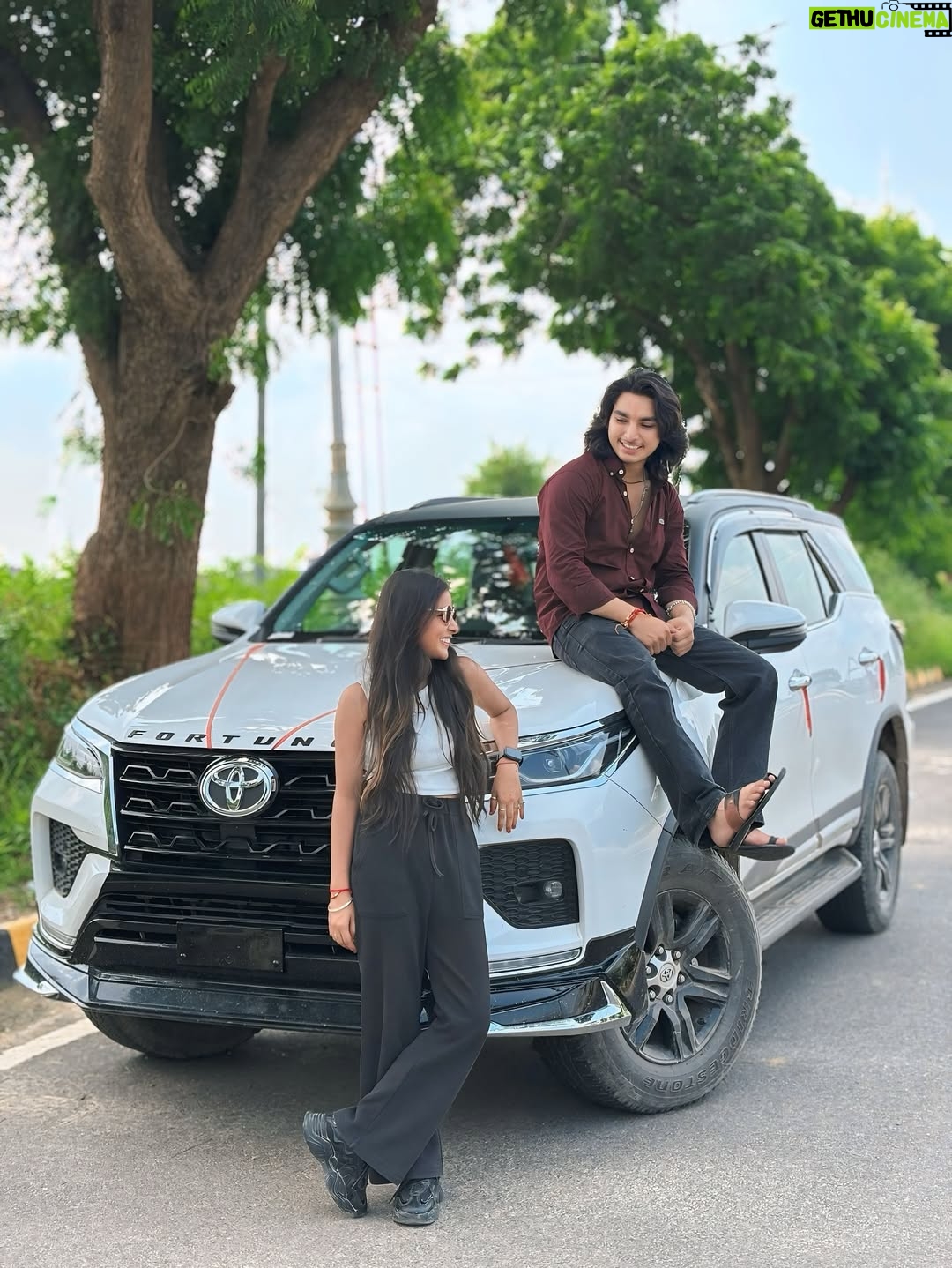 Shreya Pal - 38.1K Likes - ❤️
#gauravbaghel055 #shreyapal65 

.
.
.
.
#fortuner #gwalior