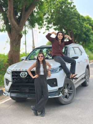 Shreya Pal Instagram - ❤️
#gauravbaghel055 #shreyapal65
.
.
.
.
#fortuner #gwalior