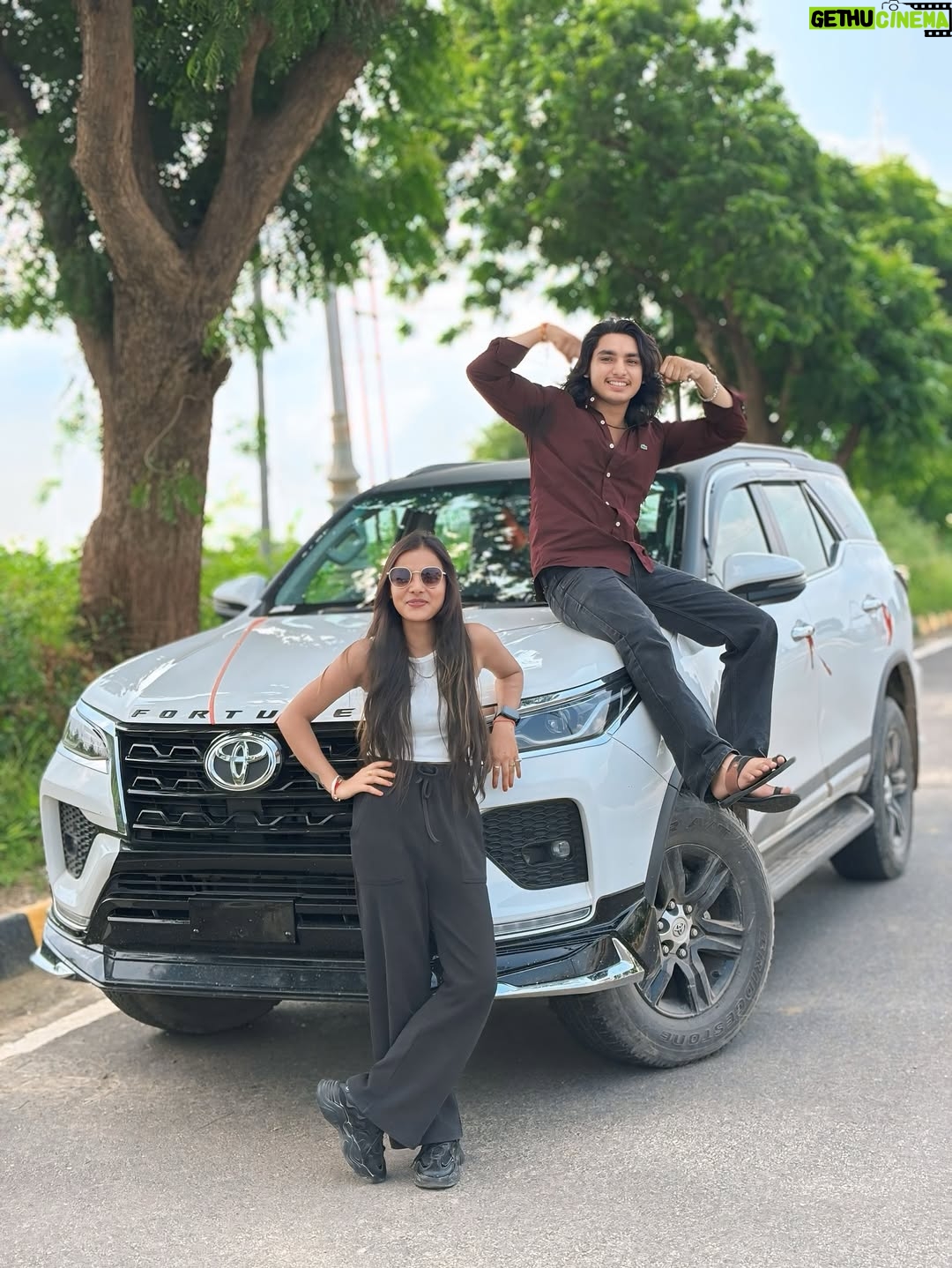 Shreya Pal - 38.1K Likes - ❤️
#gauravbaghel055 #shreyapal65 

.
.
.
.
#fortuner #gwalior