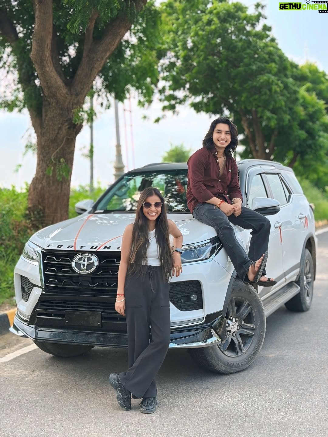 Shreya Pal - 38.1K Likes - ❤️
#gauravbaghel055 #shreyapal65 

.
.
.
.
#fortuner #gwalior