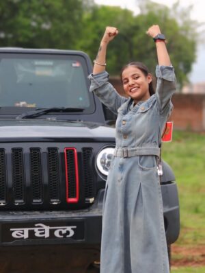 Shreya Pal Instagram - “Kabhi kabhi kho jana chahiye ,Pta chale hamari talalash kisko Hain 🦋 “
.
.
.
.
.
.
.
#trending #instagram #thar #shreyapal65 #blacklover #insta #baghel #gadariya #pal #denim #spects #love #mp #gwalior