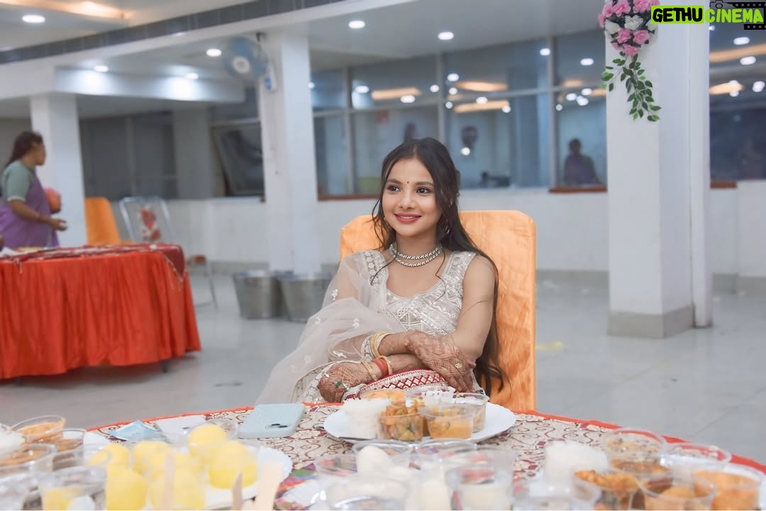 Shreya Pal - 9.7K Likes - Bhabhi Ghar Aa gyi guys 😍♥️😁
.
.
.
#photo #photoshoot #love #wedding