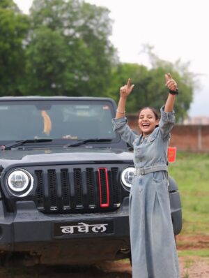 Shreya Pal Instagram - “Kabhi kabhi kho jana chahiye ,Pta chale hamari talalash kisko Hain 🦋 “
.
.
.
.
.
.
.
#trending #instagram #thar #shreyapal65 #blacklover #insta #baghel #gadariya #pal #denim #spects #love #mp #gwalior