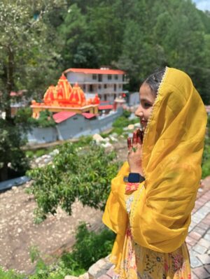 Shreya Pal Instagram - JAI BABA KI 🙏❤️
.
.
.
.
.
.
.
.
#hanuman #hanumandada♥️ #baba #neemkarolibaba #uk #uttrakhand #nanital #nature #love #yellow #orange #prayer #prayerispowerful