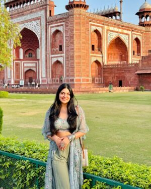 Shreya Sanghi Instagram - Stone poetry 🤍✨
#tajmahal
.
.
.
.
.
.
.
.
.
.
.
.
#travelgram #india #indiatravelgram #agra #beauty #ootd #outfitoftheday #outfitinspiration #outfitinspo #monument #wonderoftheworld #indiapictures #indiatourism #incredibleindia #beauty #beautifuldestinations #indowestern #beautiful #sunkissed #tajmahalindia #travelblogger #travel #indiatravel #aesthetics #architecture #mughalarchitecture #art #timeless #serenity