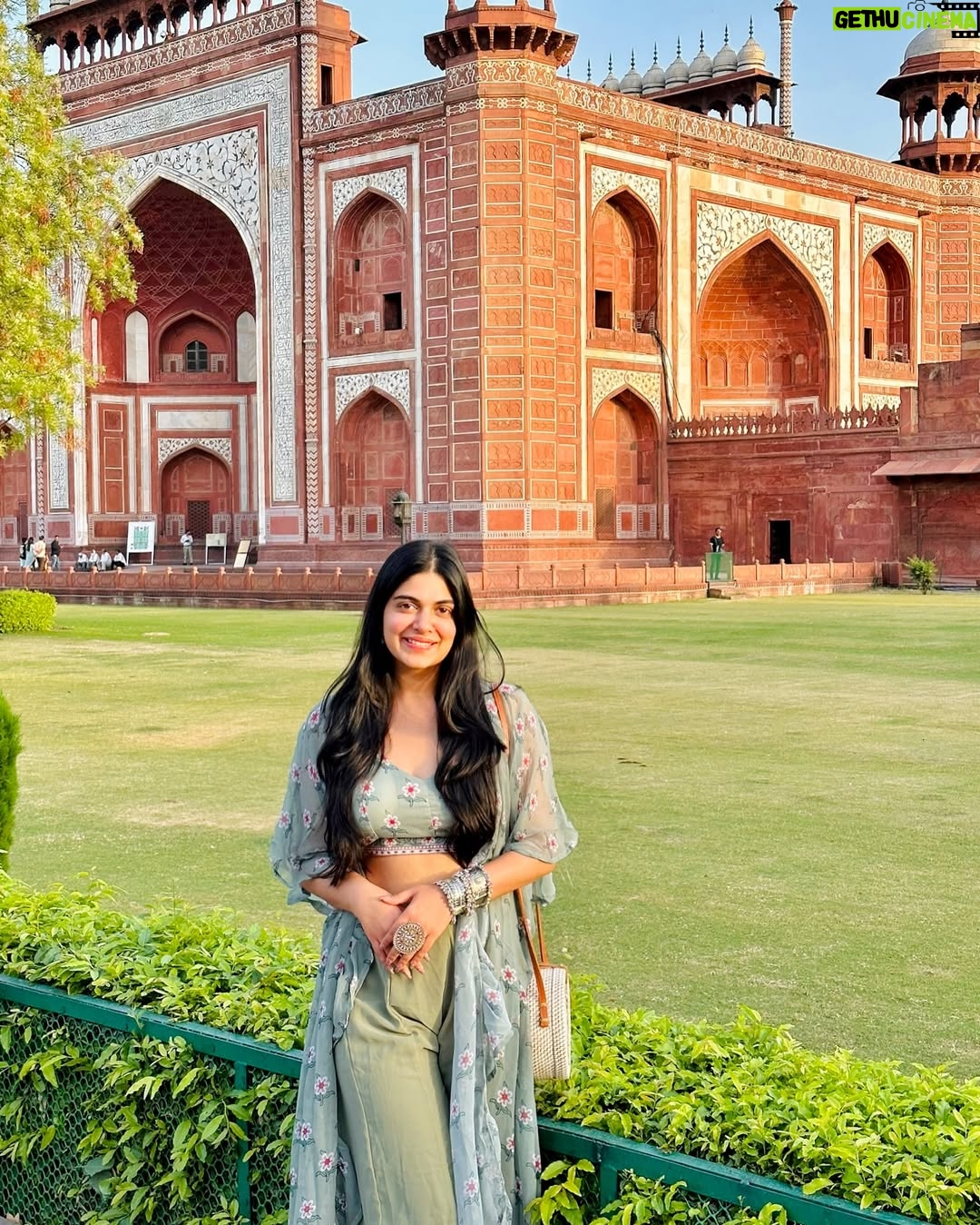 Shreya Sanghi - 76.6K Likes - Stone poetry 🤍✨

#tajmahal
.
.
.
.
.
.
.
.
.
.
.
.
#travelgram #india #indiatravelgram #agra #beauty #ootd #outfitoftheday #outfitinspiration #outfitinspo #monument #wonderoftheworld #indiapictures #indiatourism #incredibleindia #beauty #beautifuldestinations #indowestern #beautiful #sunkissed #tajmahalindia #travelblogger #travel #indiatravel #aesthetics #architecture #mughalarchitecture #art #timeless #serenity
