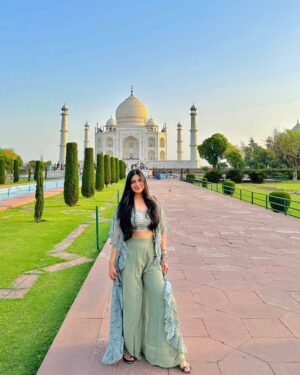 Shreya Sanghi Instagram - Stone poetry 🤍✨
#tajmahal
.
.
.
.
.
.
.
.
.
.
.
.
#travelgram #india #indiatravelgram #agra #beauty #ootd #outfitoftheday #outfitinspiration #outfitinspo #monument #wonderoftheworld #indiapictures #indiatourism #incredibleindia #beauty #beautifuldestinations #indowestern #beautiful #sunkissed #tajmahalindia #travelblogger #travel #indiatravel #aesthetics #architecture #mughalarchitecture #art #timeless #serenity