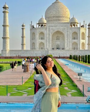 Shreya Sanghi Instagram - Stone poetry 🤍✨
#tajmahal
.
.
.
.
.
.
.
.
.
.
.
.
#travelgram #india #indiatravelgram #agra #beauty #ootd #outfitoftheday #outfitinspiration #outfitinspo #monument #wonderoftheworld #indiapictures #indiatourism #incredibleindia #beauty #beautifuldestinations #indowestern #beautiful #sunkissed #tajmahalindia #travelblogger #travel #indiatravel #aesthetics #architecture #mughalarchitecture #art #timeless #serenity