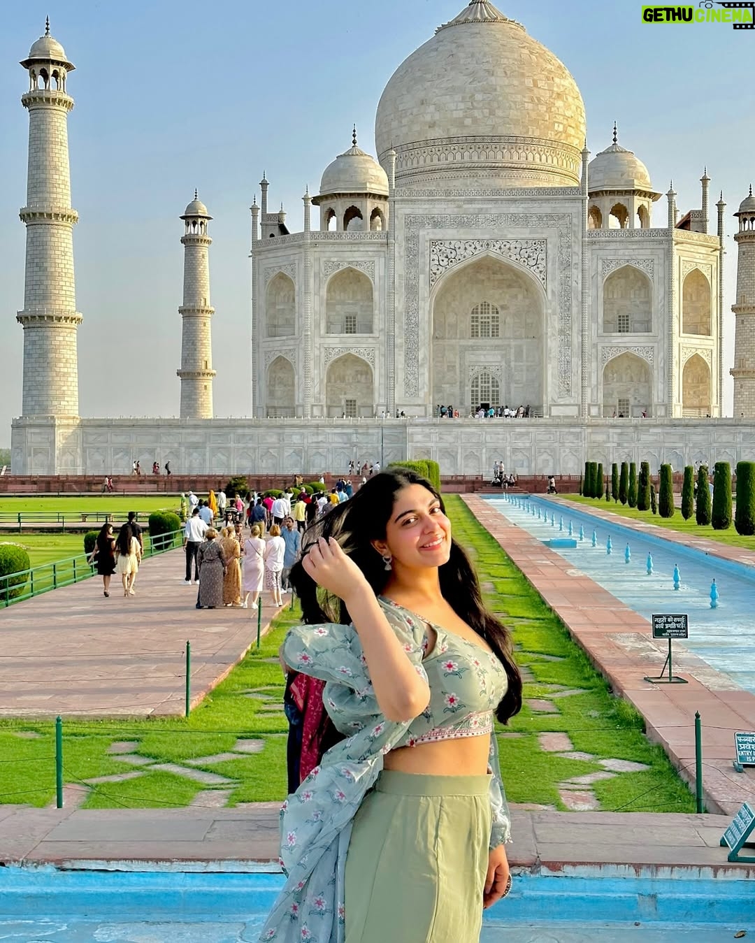 Shreya Sanghi - 76.6K Likes - Stone poetry 🤍✨

#tajmahal
.
.
.
.
.
.
.
.
.
.
.
.
#travelgram #india #indiatravelgram #agra #beauty #ootd #outfitoftheday #outfitinspiration #outfitinspo #monument #wonderoftheworld #indiapictures #indiatourism #incredibleindia #beauty #beautifuldestinations #indowestern #beautiful #sunkissed #tajmahalindia #travelblogger #travel #indiatravel #aesthetics #architecture #mughalarchitecture #art #timeless #serenity