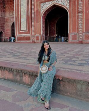 Shreya Sanghi Instagram - Stone poetry 🤍✨
#tajmahal
.
.
.
.
.
.
.
.
.
.
.
.
#travelgram #india #indiatravelgram #agra #beauty #ootd #outfitoftheday #outfitinspiration #outfitinspo #monument #wonderoftheworld #indiapictures #indiatourism #incredibleindia #beauty #beautifuldestinations #indowestern #beautiful #sunkissed #tajmahalindia #travelblogger #travel #indiatravel #aesthetics #architecture #mughalarchitecture #art #timeless #serenity