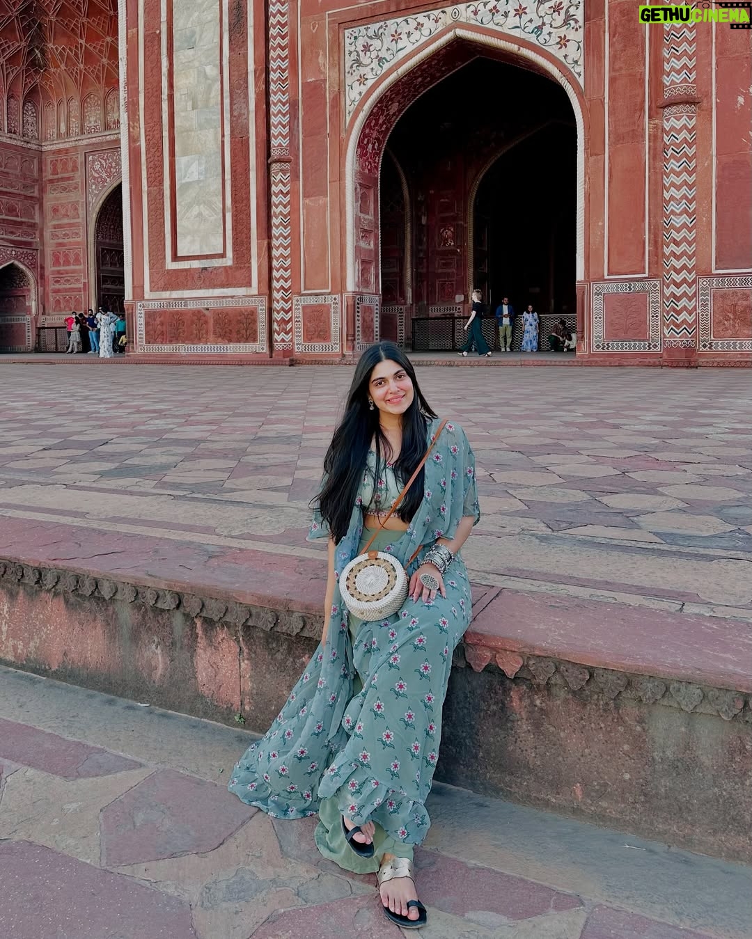 Shreya Sanghi - 76.6K Likes - Stone poetry 🤍✨

#tajmahal
.
.
.
.
.
.
.
.
.
.
.
.
#travelgram #india #indiatravelgram #agra #beauty #ootd #outfitoftheday #outfitinspiration #outfitinspo #monument #wonderoftheworld #indiapictures #indiatourism #incredibleindia #beauty #beautifuldestinations #indowestern #beautiful #sunkissed #tajmahalindia #travelblogger #travel #indiatravel #aesthetics #architecture #mughalarchitecture #art #timeless #serenity