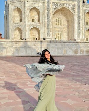 Shreya Sanghi Instagram - Stone poetry 🤍✨
#tajmahal
.
.
.
.
.
.
.
.
.
.
.
.
#travelgram #india #indiatravelgram #agra #beauty #ootd #outfitoftheday #outfitinspiration #outfitinspo #monument #wonderoftheworld #indiapictures #indiatourism #incredibleindia #beauty #beautifuldestinations #indowestern #beautiful #sunkissed #tajmahalindia #travelblogger #travel #indiatravel #aesthetics #architecture #mughalarchitecture #art #timeless #serenity