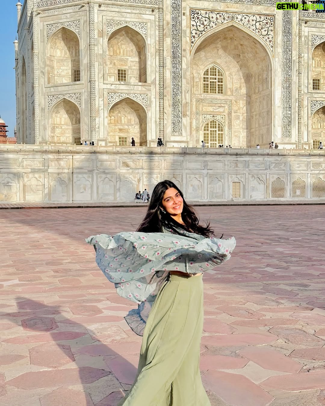 Shreya Sanghi - 76.6K Likes - Stone poetry 🤍✨

#tajmahal
.
.
.
.
.
.
.
.
.
.
.
.
#travelgram #india #indiatravelgram #agra #beauty #ootd #outfitoftheday #outfitinspiration #outfitinspo #monument #wonderoftheworld #indiapictures #indiatourism #incredibleindia #beauty #beautifuldestinations #indowestern #beautiful #sunkissed #tajmahalindia #travelblogger #travel #indiatravel #aesthetics #architecture #mughalarchitecture #art #timeless #serenity