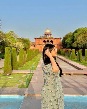 Shreya Sanghi Instagram - Stone poetry 🤍✨
#tajmahal
.
.
.
.
.
.
.
.
.
.
.
.
#travelgram #india #indiatravelgram #agra #beauty #ootd #outfitoftheday #outfitinspiration #outfitinspo #monument #wonderoftheworld #indiapictures #indiatourism #incredibleindia #beauty #beautifuldestinations #indowestern #beautiful #sunkissed #tajmahalindia #travelblogger #travel #indiatravel #aesthetics #architecture #mughalarchitecture #art #timeless #serenity