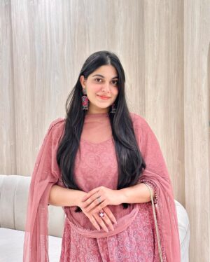 Shreya Sanghi Instagram - गुलाबी 🌸🌸
.
.
.
.
.
.
.
.
.
.
.
.
.
.
.
.
.
.
.
.
.
.
.
#rakhioutfit #suit #jhumkas #weddingoutfit #ootd #weddingvibes #outfitoftheday #indianfashion #indianwedding #indianoutfit #ethnicwear #ethnicfashion #ethnicoutfit #accessories #ethnic #traditional #traditionalwear #sunkissed #indianweddings #indianwear #outfitinspiration #outfitinspo #fashionblogger #fashiongram #weddingwear #indianweddingbuzz #accessoriesoftheday #fyp #explore #pinterestaesthetic