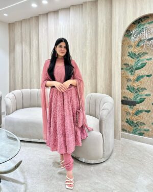 Shreya Sanghi Instagram - गुलाबी 🌸🌸
.
.
.
.
.
.
.
.
.
.
.
.
.
.
.
.
.
.
.
.
.
.
.
#rakhioutfit #suit #jhumkas #weddingoutfit #ootd #weddingvibes #outfitoftheday #indianfashion #indianwedding #indianoutfit #ethnicwear #ethnicfashion #ethnicoutfit #accessories #ethnic #traditional #traditionalwear #sunkissed #indianweddings #indianwear #outfitinspiration #outfitinspo #fashionblogger #fashiongram #weddingwear #indianweddingbuzz #accessoriesoftheday #fyp #explore #pinterestaesthetic