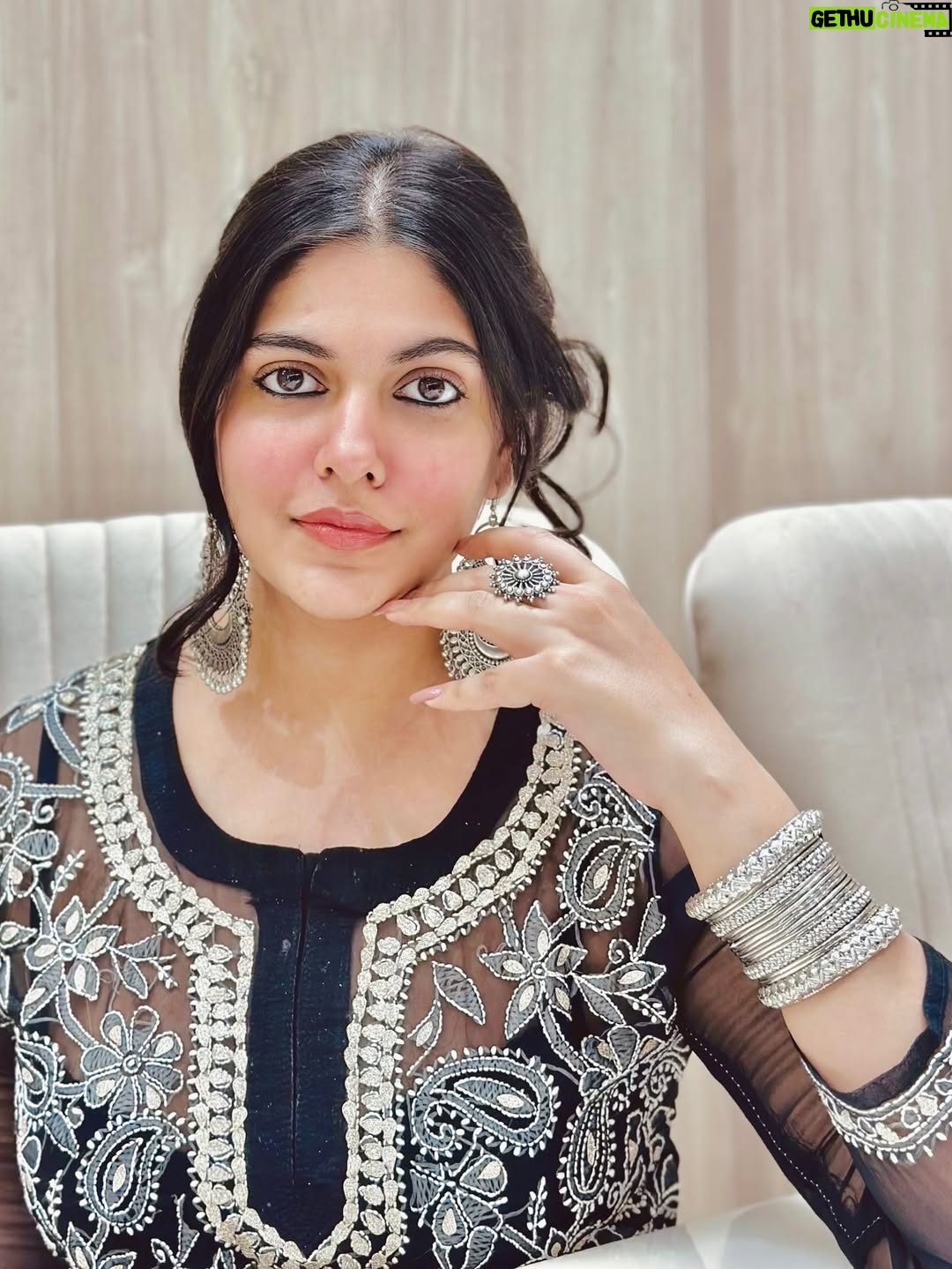 Shreya Sanghi - 1.7K Likes - Intimidation is an art. 👀

#kajal #lookoftheday
.
.
.
.
.
.
.
.
.
.
.
#makeup #makeuplooks #kohl #indianwear #oxidisedjewellery #oxidisedsilverjewellery #chikankari #chikanembroidery #chikankurti #eyes #ootd #weddingoutfit #indianwedding #indianweddingwear #indianoutfit #indowesternoutfit #indowestern #indowesternwear #accessories #accessoriesoftheday #fyp #explore