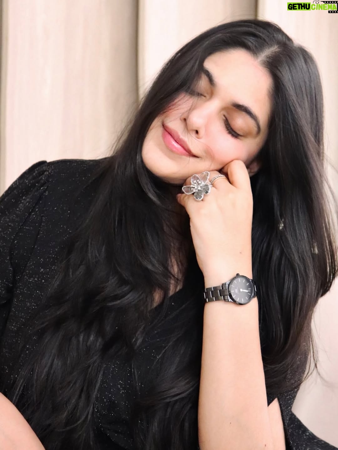 Shreya Sanghi - 1.3K Likes - Power unmasked :)
.
.
.
.
.
.
.
.
.
.
.
#allblack #ootd #shotoncanon #portraits #portrait #hairbeauty #portraiture #modeling #modelpose #intense #mood #moodygrams #outfitoftheday #outfitinspiration #ootdfashion #outfitinspo #goodhairday #model #lifestylemodel #dsirphotography #modellife #hairgoals #aesthetics #eyes #potd #instadaily #modelshoot #fyp #explore