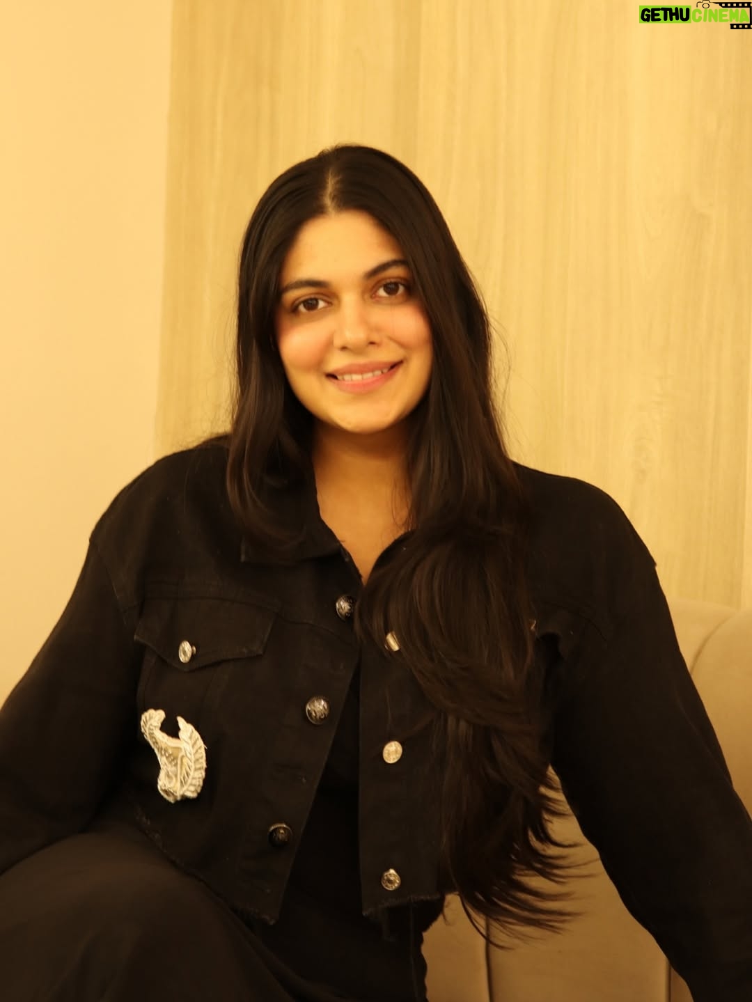 Shreya Sanghi - 2.3K Likes - Warm tones ✨
.
.
.
.
.
.
.
.
.
.
.
.
.
#ootd #allblack #warmtones #shotoncanon #portraits #portrait #allblackeverything #allblackoutfit #outfitoftheday #outfitinspiration #ootdfashion #outfitinspo #goodhairday #model #lifestylemodel #dslrphotography #modelshoot #fyp #explore