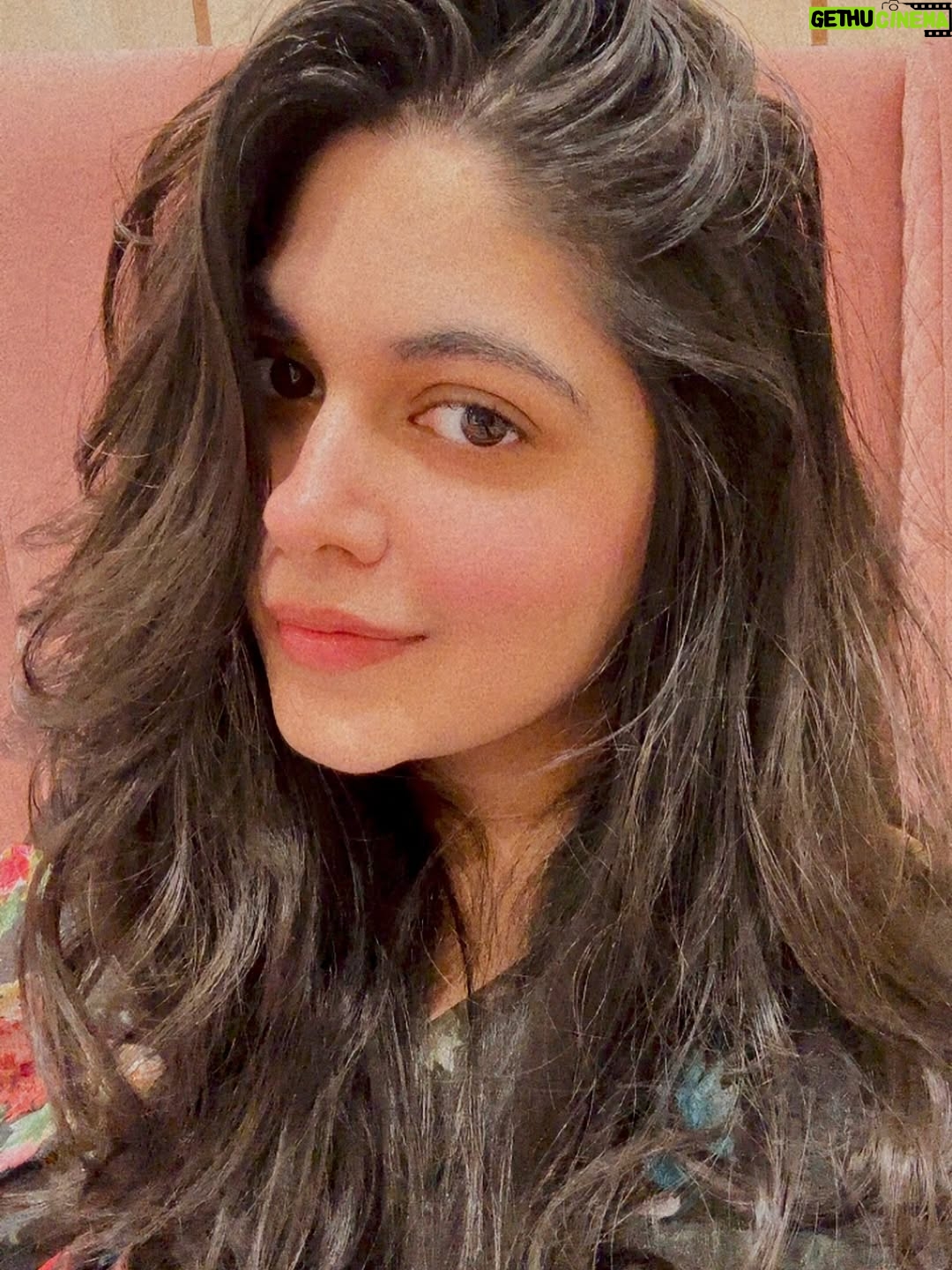Shreya Sanghi - 1.5K Likes - Felt cute 🥰
.
.
.
.
.
.
.
.
.
#selfies #goodhairday #selfiegram #weekendmood #selfiegram #hairgoals #moodygrams #selfie #cozy #dayoff #chill #allsmiles