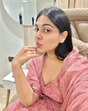 Shreya Sanghi Instagram - गुलाबी 🌸🌸
.
.
.
.
.
.
.
.
.
.
.
.
.
.
.
.
.
.
.
.
.
.
.
#rakhioutfit #suit #jhumkas #weddingoutfit #ootd #weddingvibes #outfitoftheday #indianfashion #indianwedding #indianoutfit #ethnicwear #ethnicfashion #ethnicoutfit #accessories #ethnic #traditional #traditionalwear #sunkissed #indianweddings #indianwear #outfitinspiration #outfitinspo #fashionblogger #fashiongram #weddingwear #indianweddingbuzz #accessoriesoftheday #fyp #explore #pinterestaesthetic