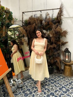 Shreyashi Verma Instagram - soft moments from today š·š§ŗ*:d
.
Outfit details:
dress~ @zara
bag~ picked locally
heels~ @thecaistore
watch ~ @michaelkors
.
MyntraXWishlink, brunch diaries, minimal aesthetic, styled softly, outfits, minimalism, soft fashion moments, style & sips
#myntra #wishlinked #explore #fypage