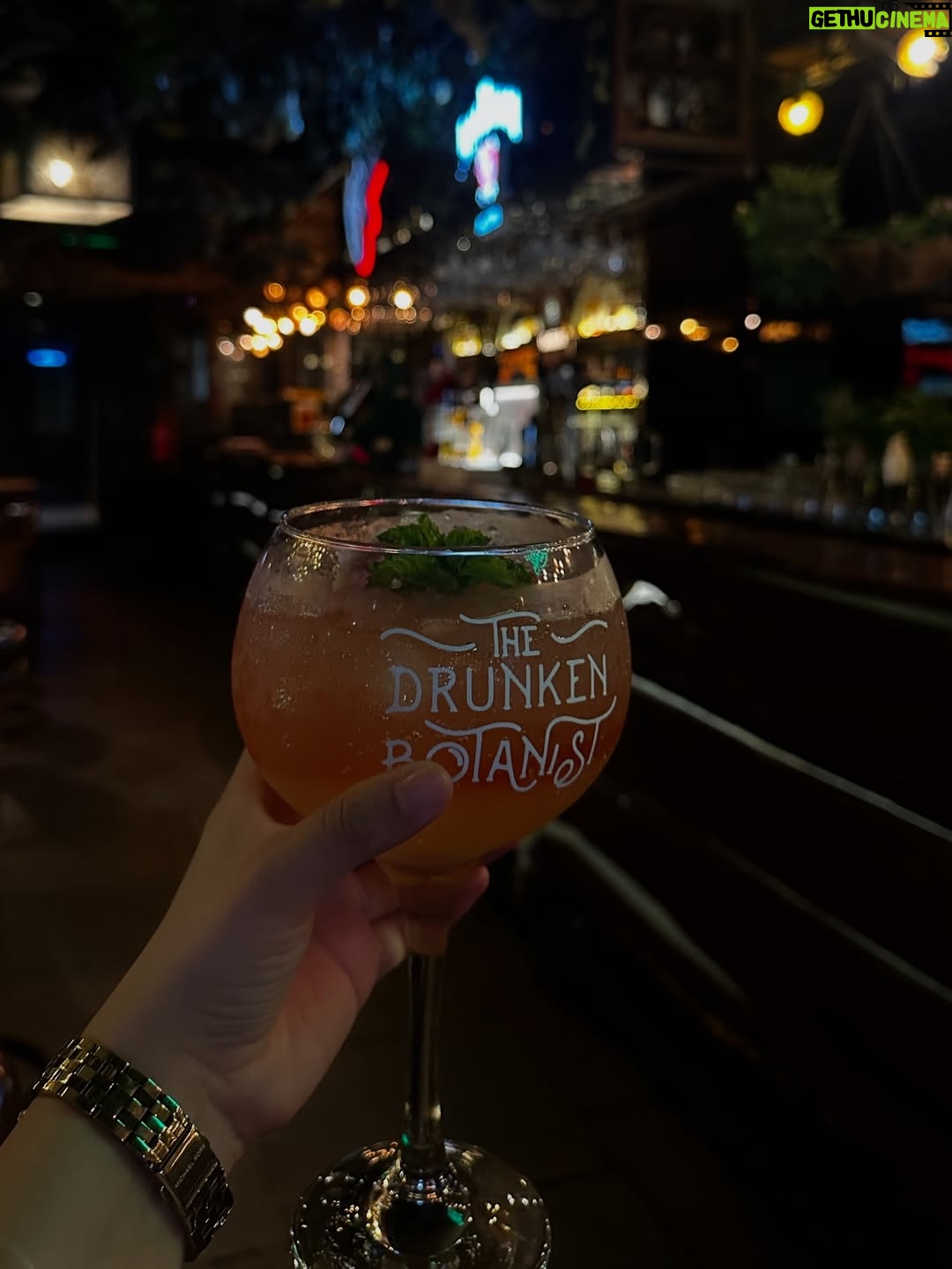 Shreyashi Verma - 6.1K Likes - every corner was just…too good @thedrunkenb_official ✨
.
.
.
#cafe #delhicafe #aesthetic #pinterest #explorepage✨ #trending #trendy #fy