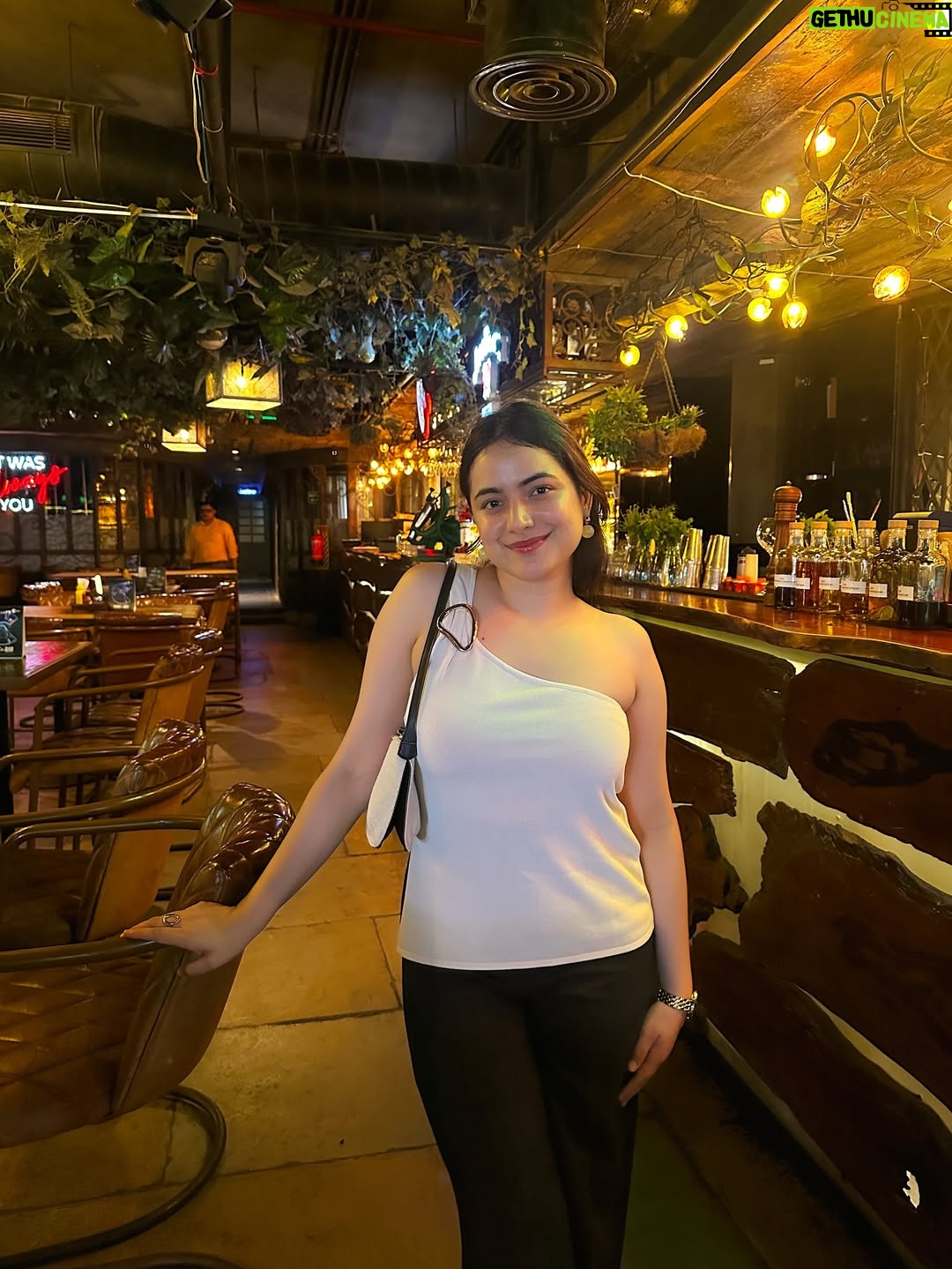 Shreyashi Verma - 6.1K Likes - every corner was just…too good @thedrunkenb_official ✨
.
.
.
#cafe #delhicafe #aesthetic #pinterest #explorepage✨ #trending #trendy #fy