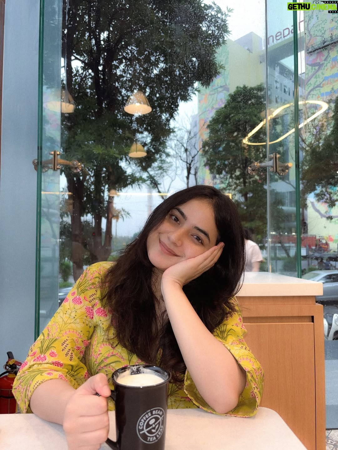 Shreyashi Verma - 8.1K Likes - coffee but desi ☕️
.
.
Coffee, desi fits, ethnic, comfort, everyday, ease, mood

#explore #desifits #ootd #fitsperation