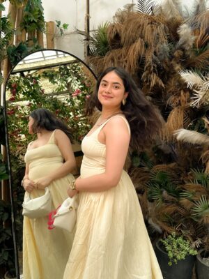 Shreyashi Verma Instagram - soft moments from today š·š§ŗ*:d
.
Outfit details:
dress~ @zara
bag~ picked locally
heels~ @thecaistore
watch ~ @michaelkors
.
MyntraXWishlink, brunch diaries, minimal aesthetic, styled softly, outfits, minimalism, soft fashion moments, style & sips
#myntra #wishlinked #explore #fypage
