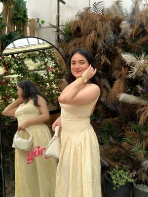 Shreyashi Verma Instagram - soft moments from today š·š§ŗ*:d
.
Outfit details:
dress~ @zara
bag~ picked locally
heels~ @thecaistore
watch ~ @michaelkors
.
MyntraXWishlink, brunch diaries, minimal aesthetic, styled softly, outfits, minimalism, soft fashion moments, style & sips
#myntra #wishlinked #explore #fypage