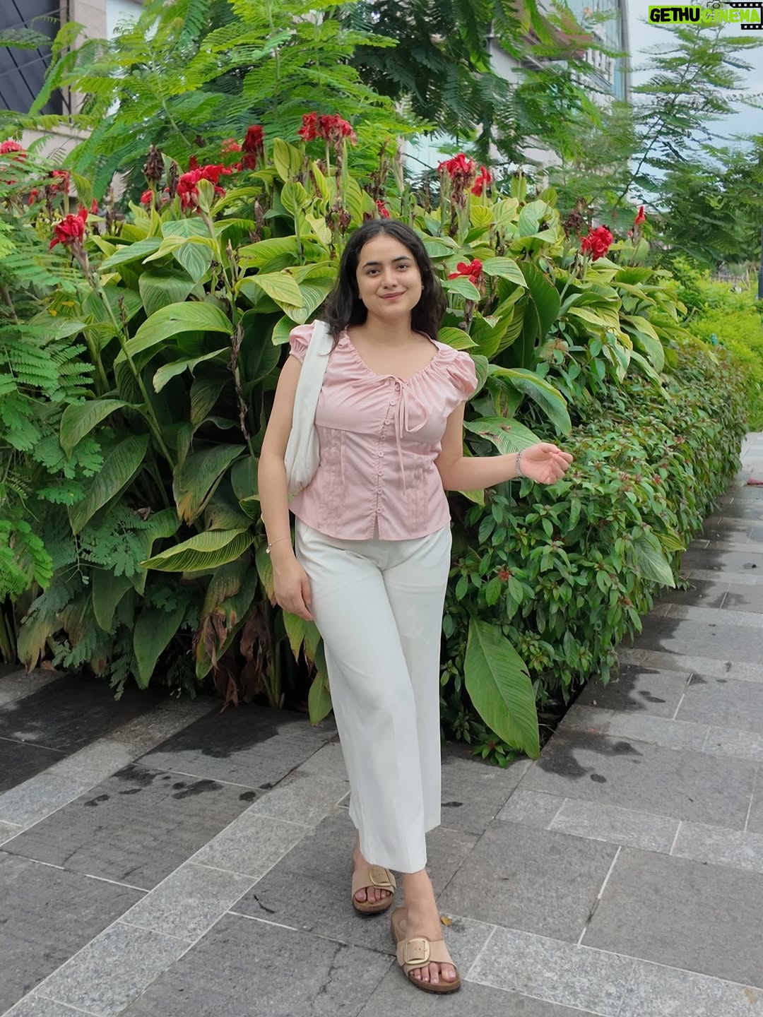 Shreyashi Verma - 10.8K Likes - tell me a story w flowers 🌷 
.
comment for links 🔗 
.
{ flower girl, summer outfit, outfit inspiration, day out, cafe hopping, delhi, soft girl, soft girl aesthetics, daisies, flowers, Pinterest }

#outfits #fashion #explore #softgirl #wishlinked