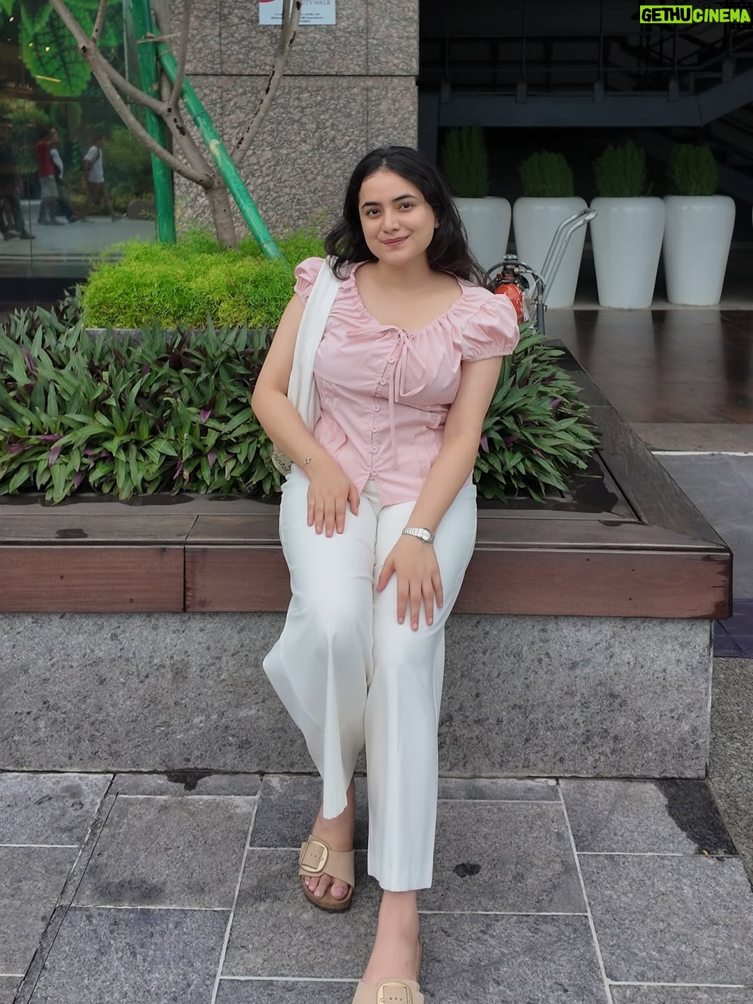 Shreyashi Verma - 10.8K Likes - tell me a story w flowers 🌷 
.
comment for links 🔗 
.
{ flower girl, summer outfit, outfit inspiration, day out, cafe hopping, delhi, soft girl, soft girl aesthetics, daisies, flowers, Pinterest }

#outfits #fashion #explore #softgirl #wishlinked
