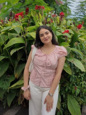 Shreyashi Verma Instagram - tell me a story w flowers š·
.
comment for links š
.
{ flower girl, summer outfit, outfit inspiration, day out, cafe hopping, delhi, soft girl, soft girl aesthetics, daisies, flowers, Pinterest }
#outfits #fashion #explore #softgirl #wishlinked