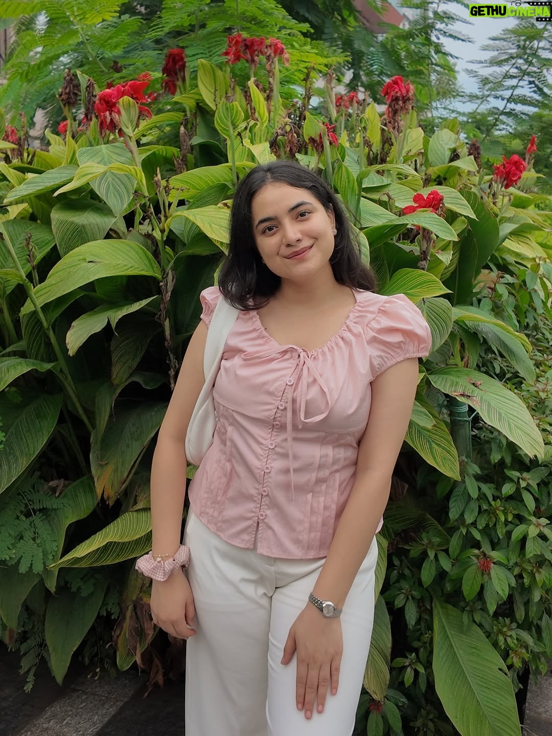 Shreyashi Verma - 10.8K Likes - tell me a story w flowers 🌷 
.
comment for links 🔗 
.
{ flower girl, summer outfit, outfit inspiration, day out, cafe hopping, delhi, soft girl, soft girl aesthetics, daisies, flowers, Pinterest }

#outfits #fashion #explore #softgirl #wishlinked