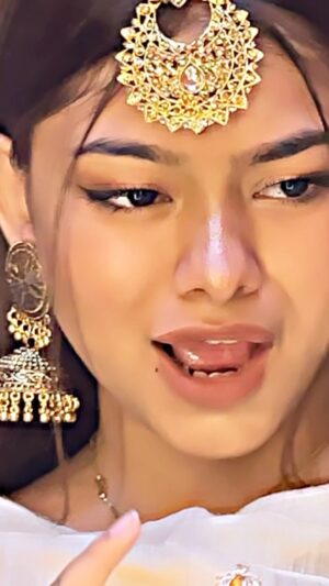 Shrniii Instagram - Favourite singer❤️🔥??
.
.
.
.
.
.
.
.
.
.
.
.
#trending 
#explorepage 
#explore 
#songstatus 
#bollywood 
#foryou 
#shrniifam 
.
.
#trendingreels